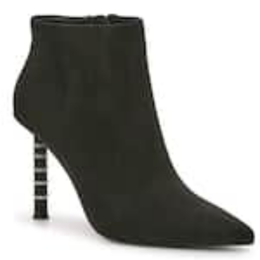 Product DescriptionJLO JENNIFER LOPEZ Porchia 2 BootieThe Porchia 2 boot…